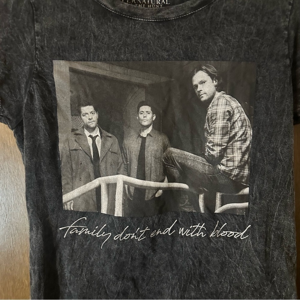 Hot Topic Supernatural Family Blood Acid Wash Girls 2XL SS T-Shirt Women’s S-M - Picture 5 of 10